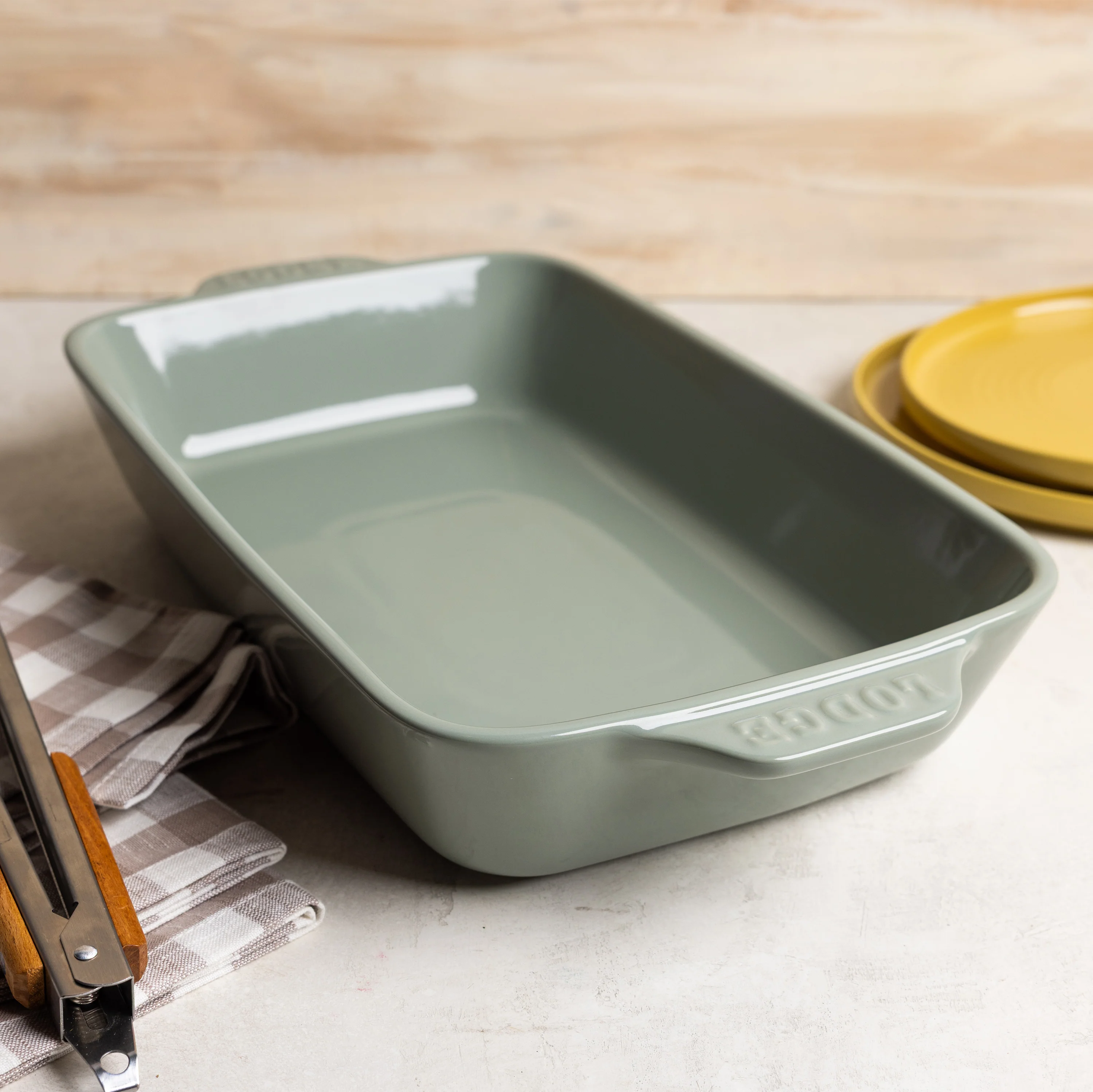 Large Stoneware Casserole Dish, 13 x 9 Inch 14 Large Stoneware Casserole Dish, 13 x 9 Inch