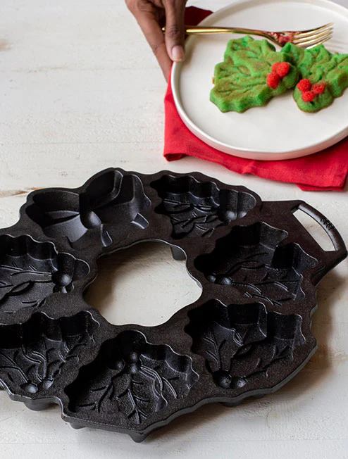 Seasoned Cast Iron Holiday Wreath Pan 5 Seasoned Cast Iron Holiday Wreath Pan