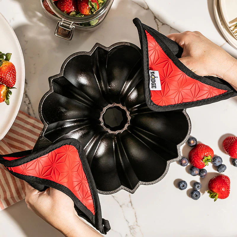 Cast Iron Fluted Cake Pan with Red Potholders 2 Cast Iron Fluted Cake Pan with Red Potholders