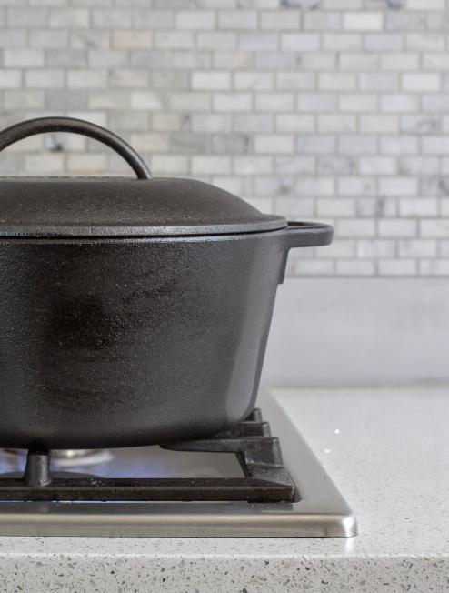 Cast Iron Dutch Ovens 6 Cast Iron Dutch Ovens