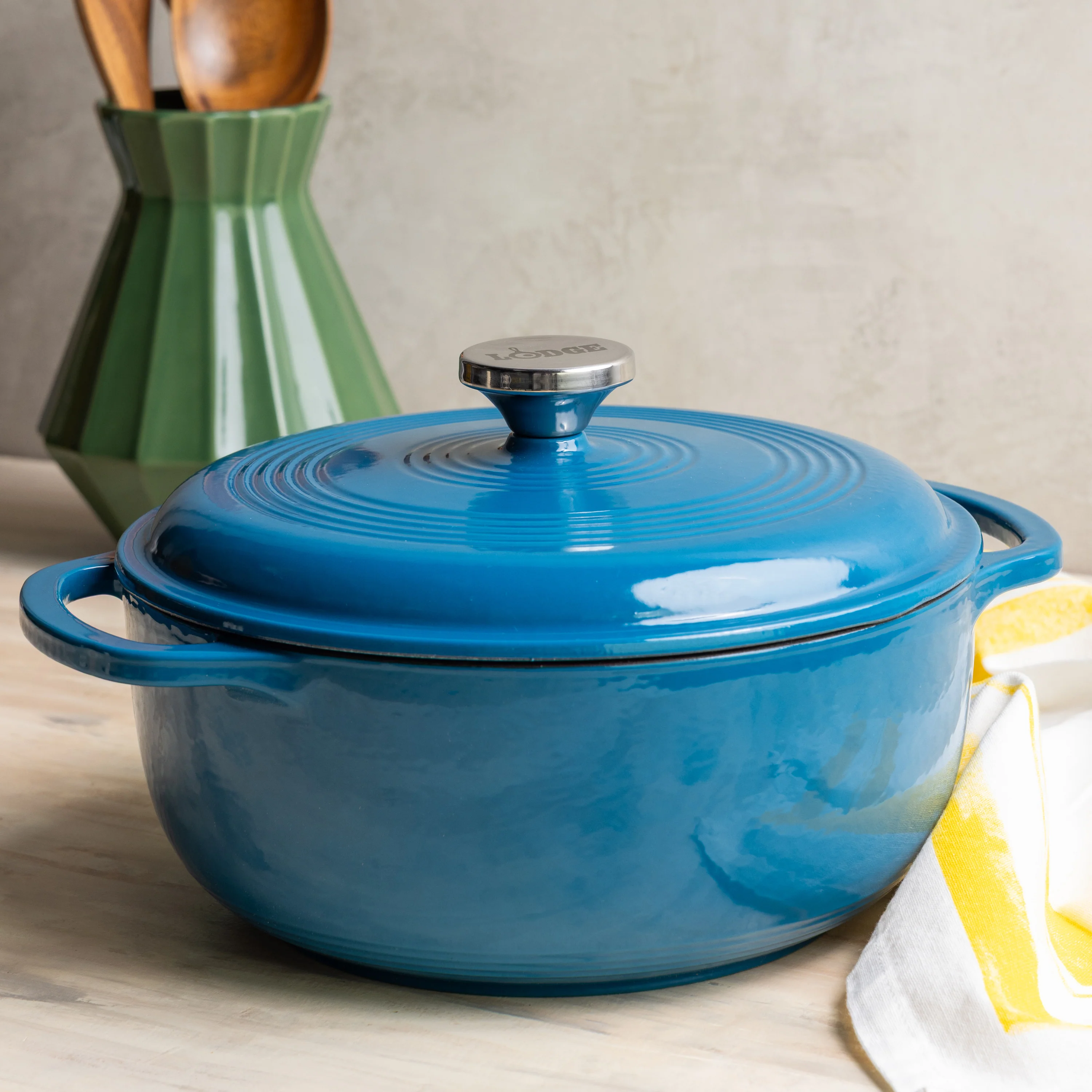 Essential Enamel Dutch Oven 152 Essential Enamel Dutch Oven