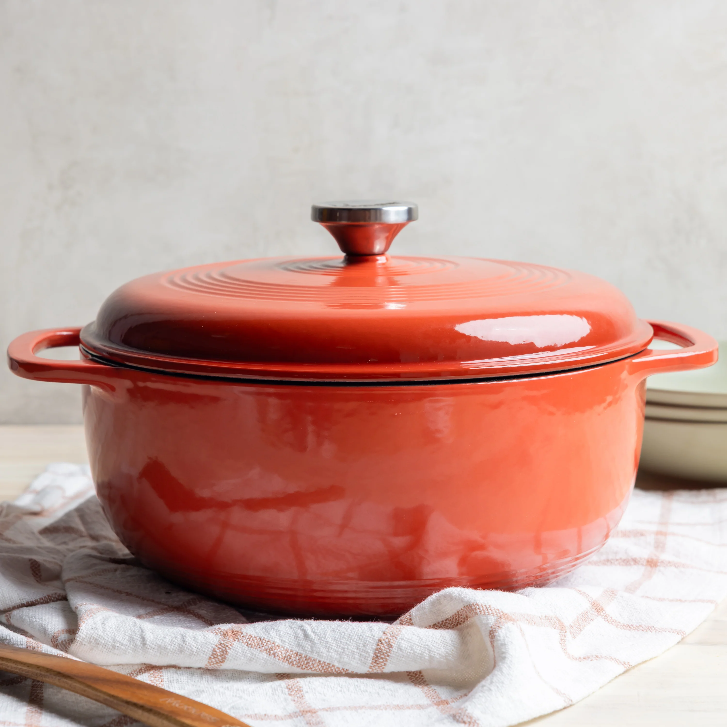 Essential Enamel Dutch Oven 162 Essential Enamel Dutch Oven