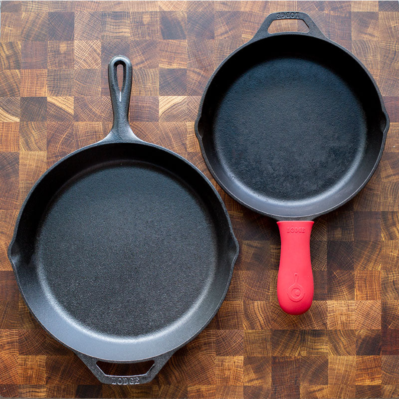 Lodge Fan-Favorite Skillets Set with Handle Holder 2 Lodge Fan-Favorite Skillets Set with Handle Holder